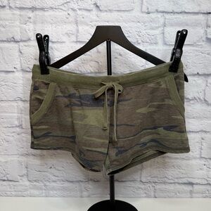 Z Supply Olive Camo Women's Cargo Shorts Sz M